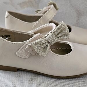 Rachel Shoes Cream Mary Jane Dress Shoes with Gold Glitter Bow